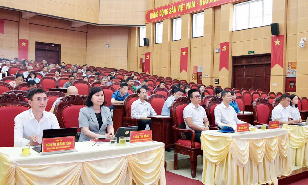 C&aacute;c đại biểu dự tại điểm cầu x&atilde; Lạng Giang