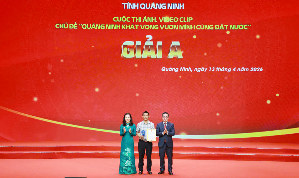 Trao giải cuộc thi ảnh, video clip “Quảng Ninh khát vọng vươn mình cùng đất nước”