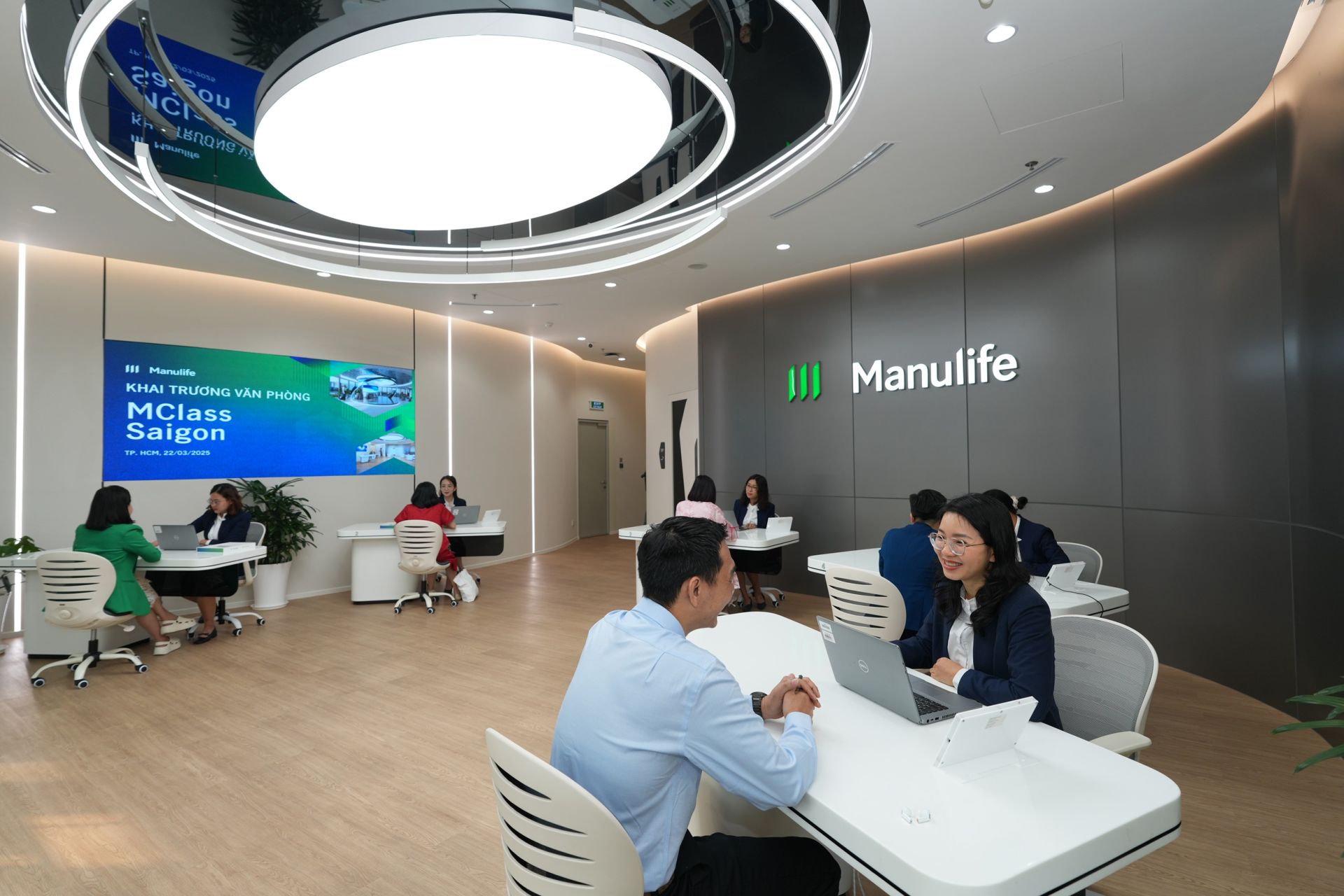 Manulife Việt Nam chi trả hơn 9.000 tỷ đồng quyền lợi bảo hiểm cho khách hàng trong năm 2025