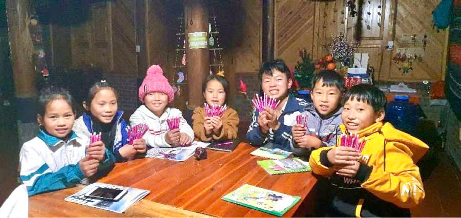 Trong hơn 35 năm qua, doanh nh&acirc;n Trần Huệ Ngọc đ&atilde; bền bỉ đồng h&agrave;nh c&ugrave;ng nhiều hoạt động thiện nguyện &ndash; từ hỗ trợ học sinh kh&oacute; khăn, gi&uacute;p đỡ người khuyết tật&hellip;