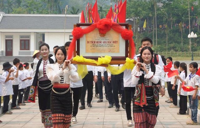 M&ocirc;n Sơn đ&oacute;n nhận di t&iacute;ch quốc gia đặc biệt.