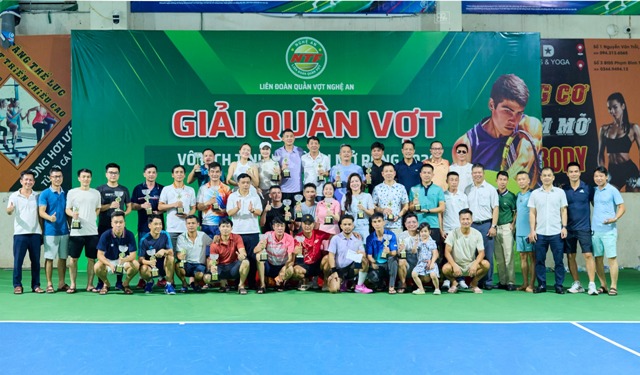 Giải quần vợt V&ocirc; địch Nghệ An mở rộng kh&eacute;p lại với nhiều dấu ấn t&iacute;ch cực.