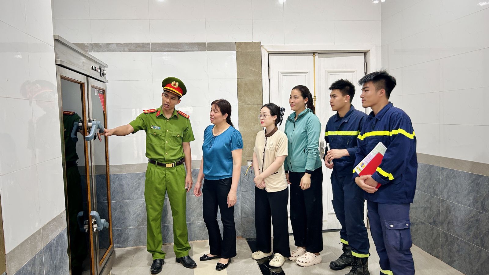 nhiều cơ sở kinh doanh dịch vụ lưu tr&uacute; tr&ecirc;n địa b&agrave;n&nbsp;phường Sầm Sơn&nbsp;đ&atilde; ch&uacute; trọng&nbsp;đầu tư hệ thống ph&ograve;ng ch&aacute;y, chữa ch&aacute;y