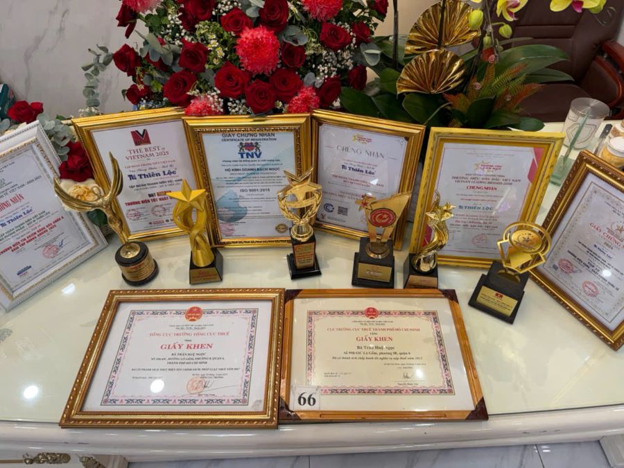 C&aacute;c danh hiệu kh&ocirc;ng chỉ l&agrave; niềm tự h&agrave;o của ri&ecirc;ng doanh nghiệp m&agrave; c&ograve;n l&agrave; minh chứng r&otilde; r&agrave;ng cho sức cạnh tranh, uy t&iacute;n v&agrave; tầm v&oacute;c ng&agrave;y c&agrave;ng lớn mạnh của một thương hiệu Việt tr&ecirc;n thị trường trong nước v&agrave; quốc tế.