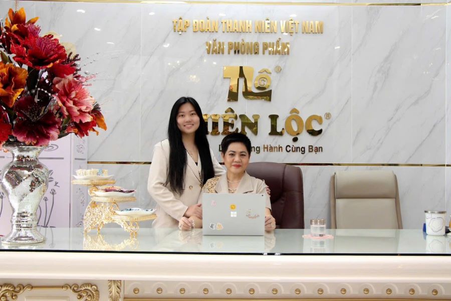 Ng&acirc;n Huỳnh Lợi &ndash; con g&aacute;i &uacute;t c&ugrave;ng doanh nh&acirc;n Trần Huệ Ngọc