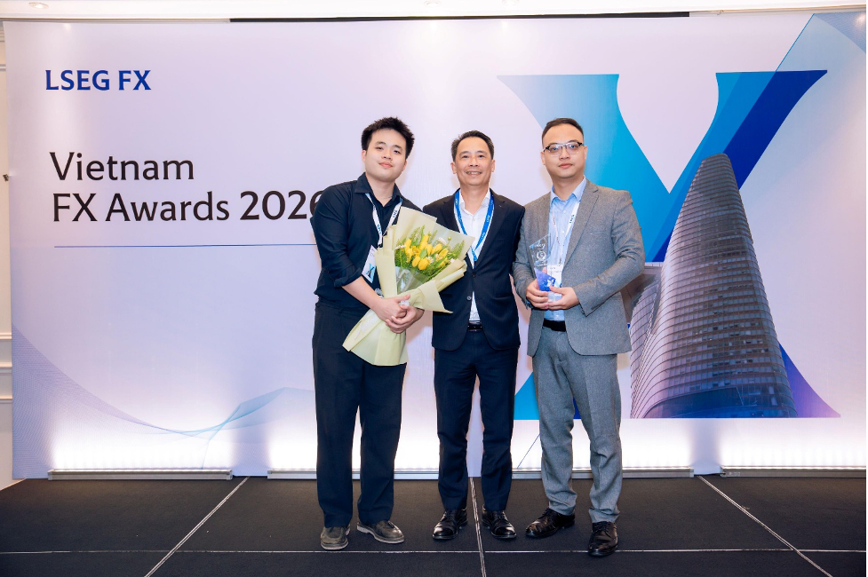 Đại diện ABBank nhận giải thưởng “TOP 5 Matching Volume Traded” tại lễ trao giải Vietnam FX Awards 2026 Đại diện ABBank nhận giải thưởng “TOP 5 Matching Volume Traded” tại lễ trao giải Vietnam FX Awards 2026