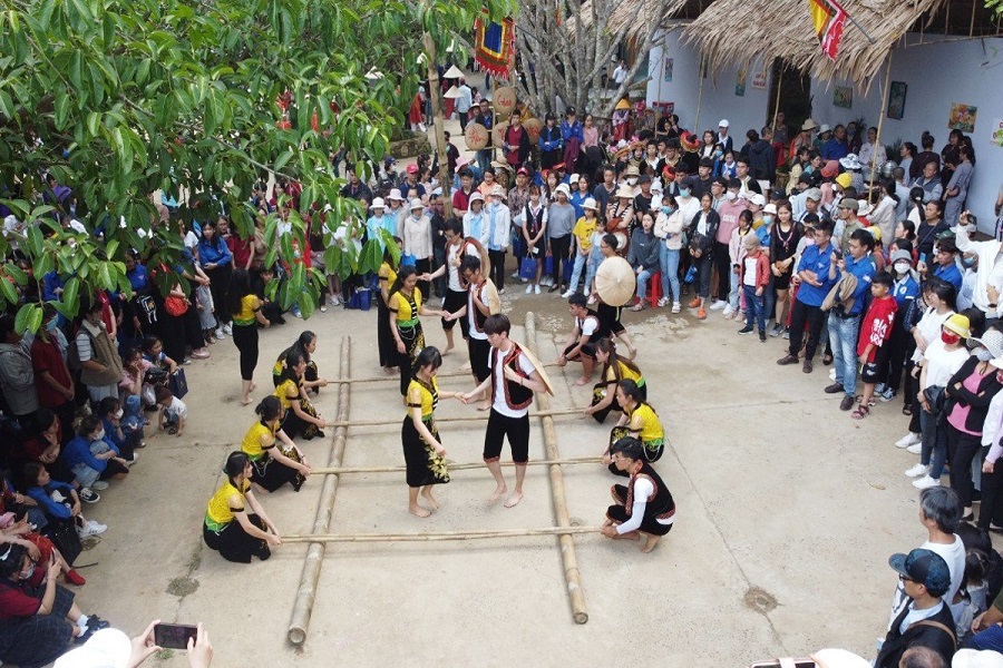 Trong Lễ Giỗ tổ H&ugrave;ng Vương sẽ tổ chức c&aacute;c tr&ograve; chơi d&acirc;n gian.