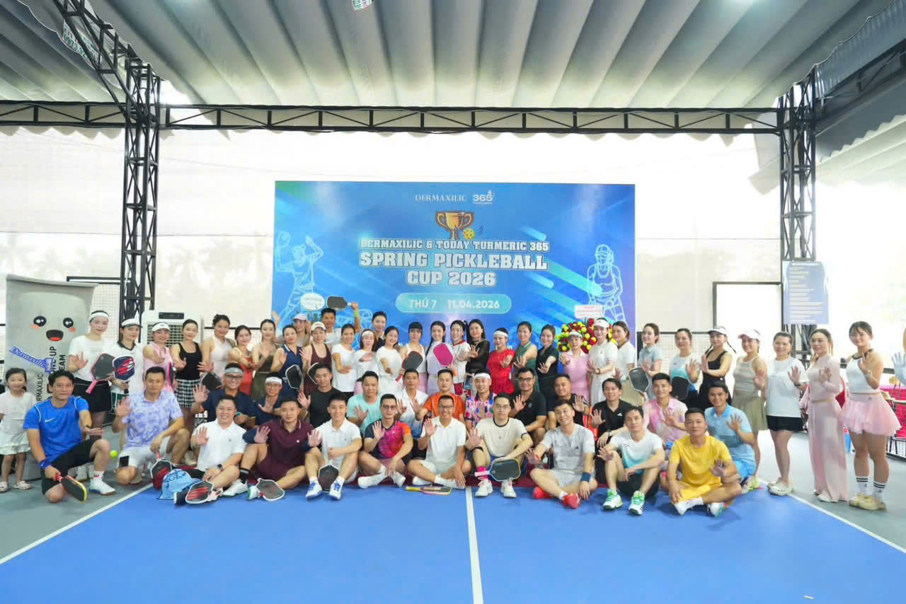 C&aacute;c doanh nghiệp ng&agrave;nh mỹ phẩm v&agrave; chăm s&oacute;c sức khỏe chụp ảnh lưu niệm tại Spring Pickleball Cup 2026, lan tỏa tinh thần kết nối v&agrave; hợp t&aacute;c