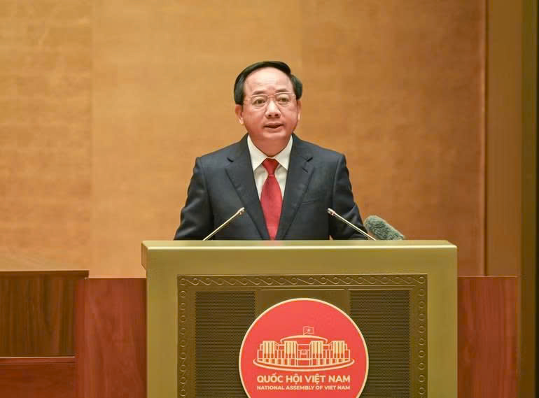 Đồng ch&iacute; Trịnh Văn Quyết qu&aacute;n triệt chuy&ecirc;n đề &ldquo;Những nội dung cơ bản của Quy định về c&ocirc;ng t&aacute;c ch&iacute;nh trị, tư tưởng trong Đảng&rdquo;. (Ảnh: DUY LINH)