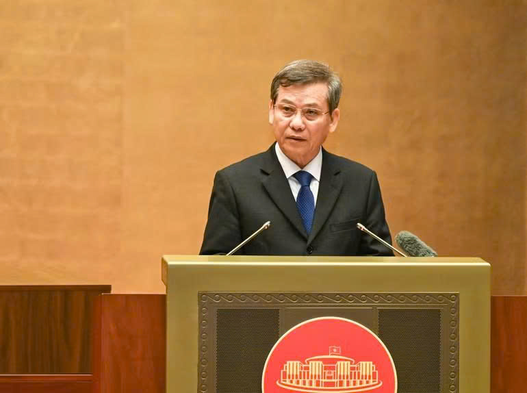 Đồng ch&iacute; L&ecirc; Minh Tr&iacute; truyền đạt chuy&ecirc;n đề &ldquo;Nghị quyết về tiếp tục tăng cường sự l&atilde;nh đạo của Đảng đối với c&ocirc;ng t&aacute;c ph&ograve;ng, chống tham nhũng, l&atilde;ng ph&iacute;, ti&ecirc;u cực trong giai đoạn mới&rdquo;. (Ảnh: DUY LINH)