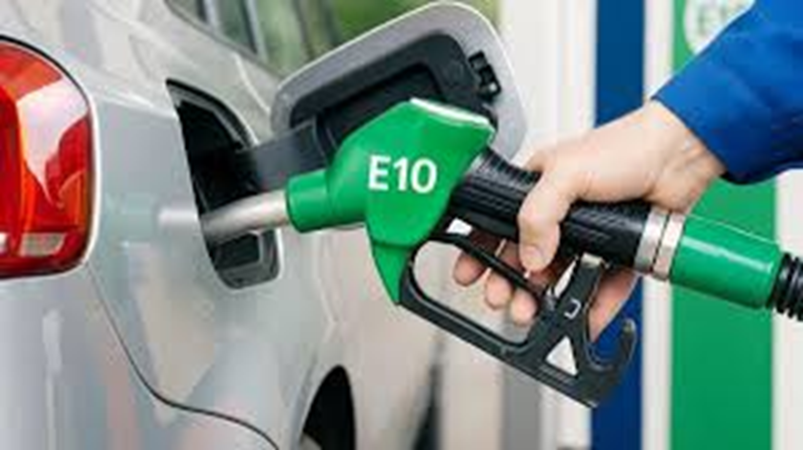 Bộ Công Thương đề xuất đẩy sớm lộ trình bán xăng E10 từ cuối tháng 4