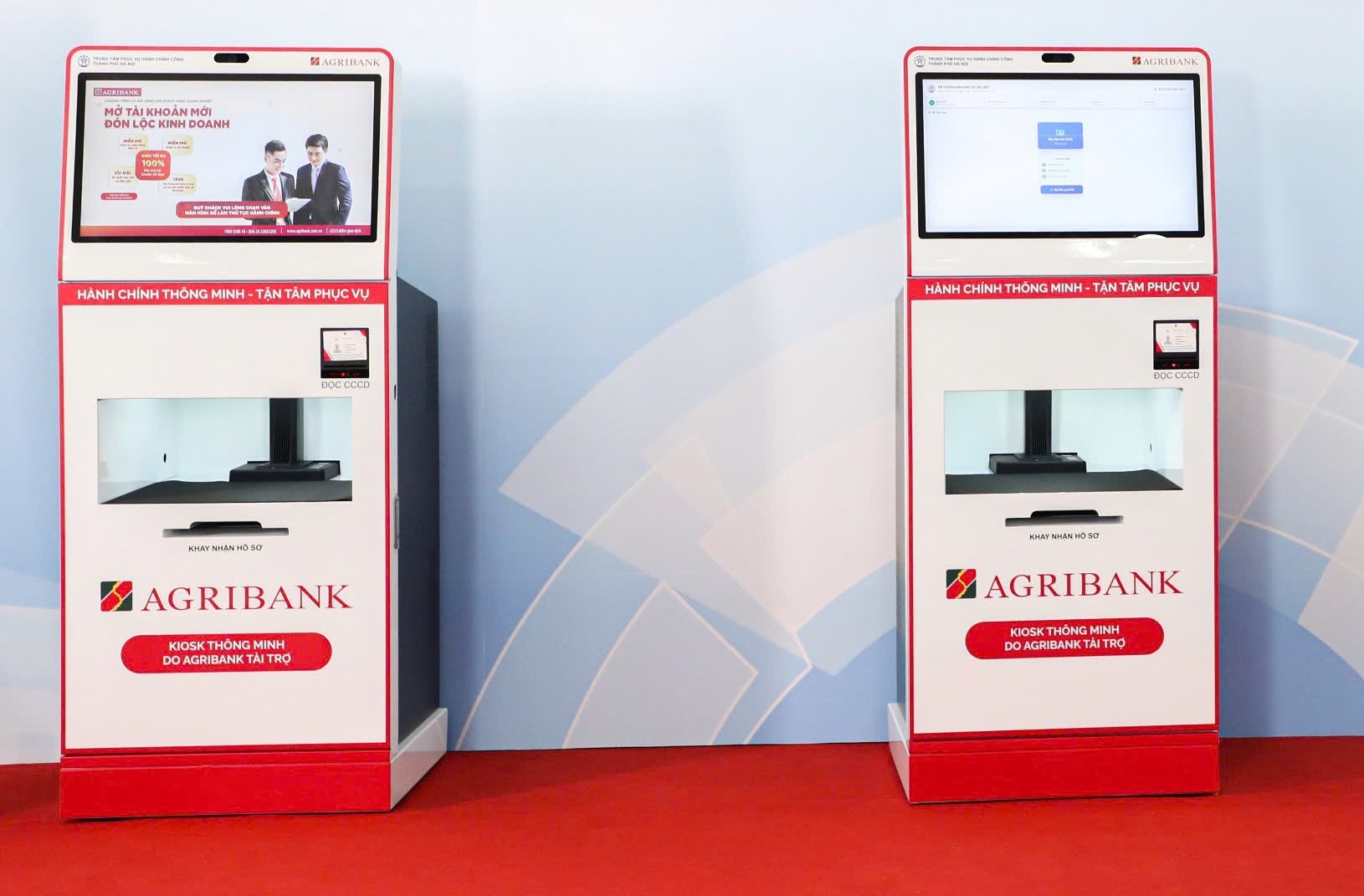 Với việc cấp bản sao số điện tử và số hóa tự động, mô hình Kiosk thông minh giúp cắt giảm lượng giấy tờ hành chính khổng lồ, góp phần bảo vệ môi trường Với việc cấp bản sao số điện tử và số hóa tự động, mô hình Kiosk thông minh giúp cắt giảm lượng giấy tờ hành chính khổng lồ, góp phần bảo vệ môi trường