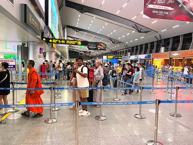 Tất cả du kh&aacute;ch nước ngo&agrave;i đến Đ&agrave; Nẵng đều được đối xử bằng sự t&ocirc;n trọng, b&igrave;nh đẳng, l&ograve;ng mến kh&aacute;ch.