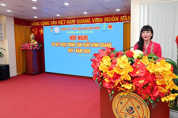 B&agrave; Trịnh Thị Hồng V&acirc;n &ndash; Chủ tịch HĐTV C&ocirc;ng ty Yến s&agrave;o Kh&aacute;nh H&ograve;a ph&aacute;t biểu chỉ đạo