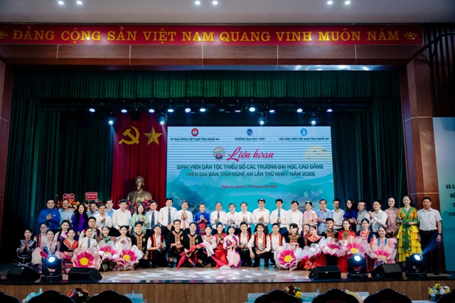 Nghệ An lần đầu tổ chức li&ecirc;n hoan sinh vi&ecirc;n d&acirc;n tộc thiểu số.