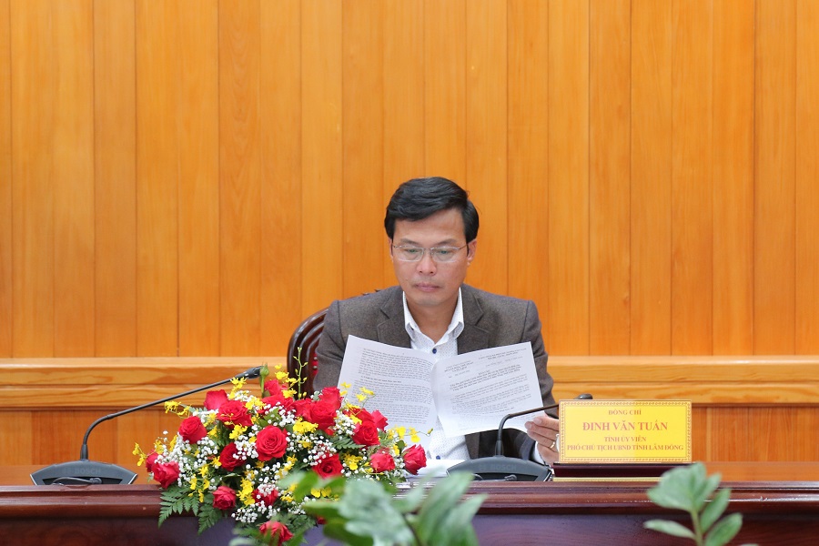 Ph&oacute; Chủ tịch UBND tỉnh Đinh Văn Tuấn kết luận cuộc họp
