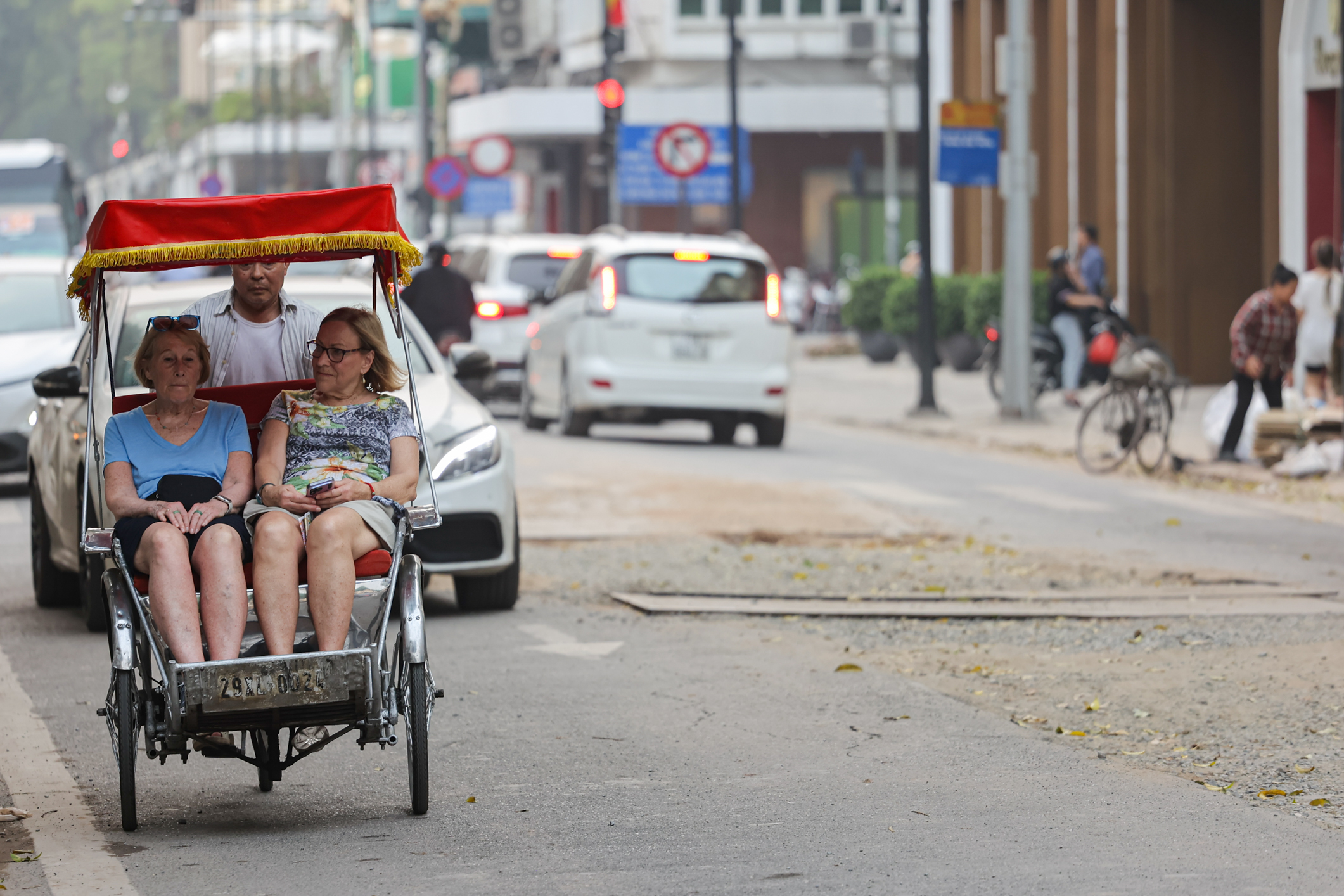Thời tiết ngày 14/4: Bắc Bộ nắng nóng cục bộ, Nam Bộ oi bức khó chịu