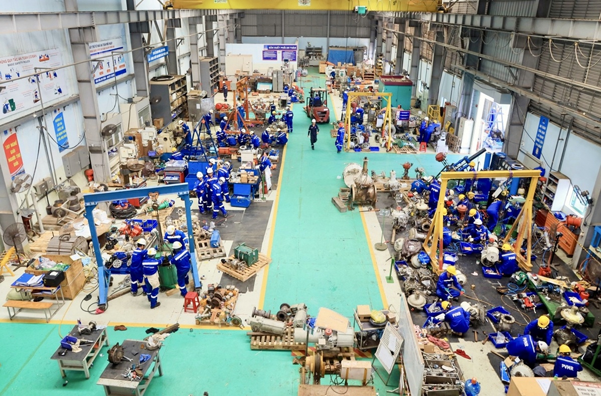 PVMR đảm nhận v&agrave; ho&agrave;n th&agrave;nh khối lượng lớn c&aacute;c g&oacute;i bảo dưỡng quan trọng, trong đ&oacute; c&oacute; nhiều hạng mục phức tạp tại c&aacute;c nh&agrave; m&aacute;y điện, kho cảng, c&ocirc;ng tr&igrave;nh c&ocirc;ng nghiệp trọng điểm