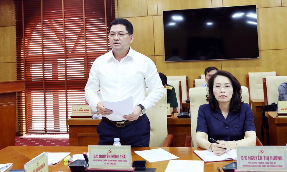 Đồng ch&iacute; Nguyễn Hồng Th&aacute;i, Ủy vi&ecirc;n Trung ương Đảng, B&iacute; thư Tỉnh ủy Bắc Ninh ph&aacute;t biểu tại hội nghị.