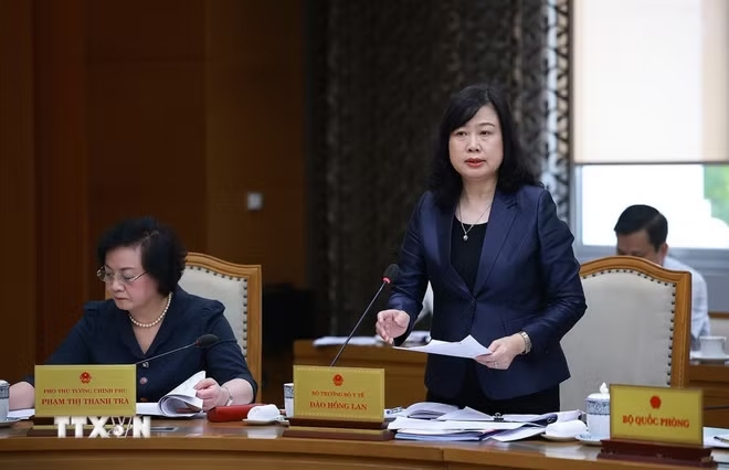 Bộ trưởng Bộ Y tế Đ&agrave;o Hồng Lan b&aacute;o c&aacute;o kết quả thực hiện nhiệm vụ được giao của ng&agrave;nh y tế. (Ảnh: Dương Giang/TTXVN)