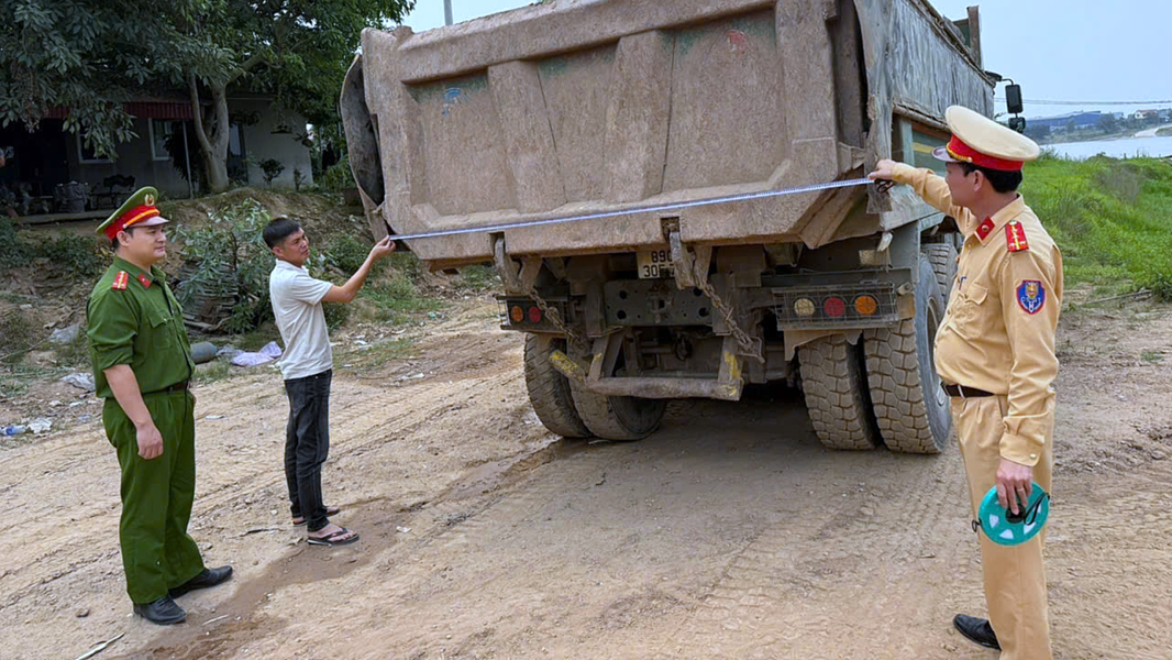 Hưng Yên: Triển khai tổng rà soát xe tải chở hàng quá tải, quá khổ
