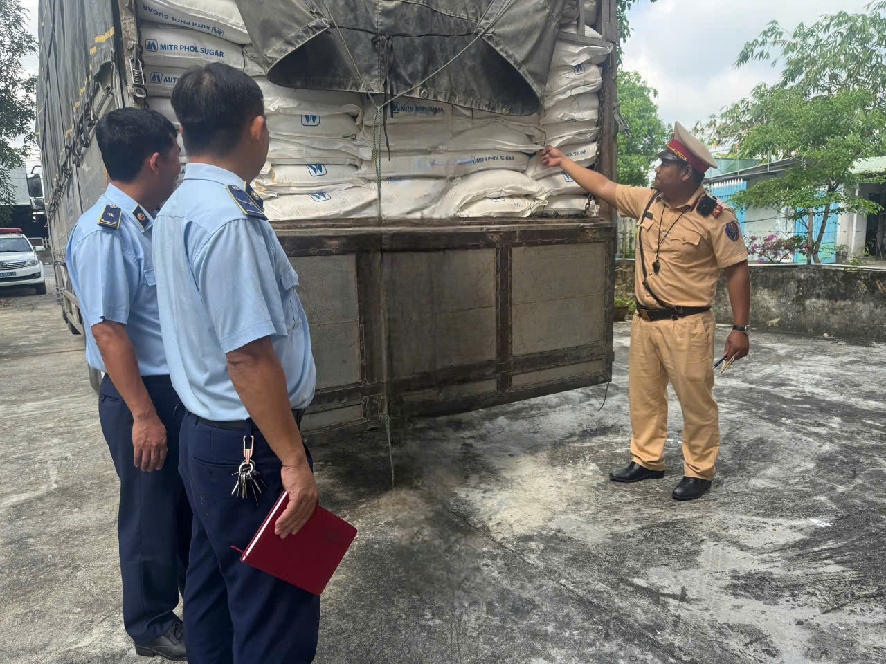 Đà Nẵng: Xử phạt 70 triệu đồng một cá nhân, tịch thu 6 tấn đường nhập lậu
