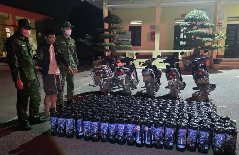Bộ đội Biên phòng tỉnh Quảng Ninh: Bắt giữ vụ vận chuyển trái phép 184 bình khí cười