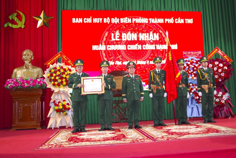 Bộ đội Biên phòng thành phố Cần Thơ vinh dự đón nhận Huân chương Chiến công hạng Nhì