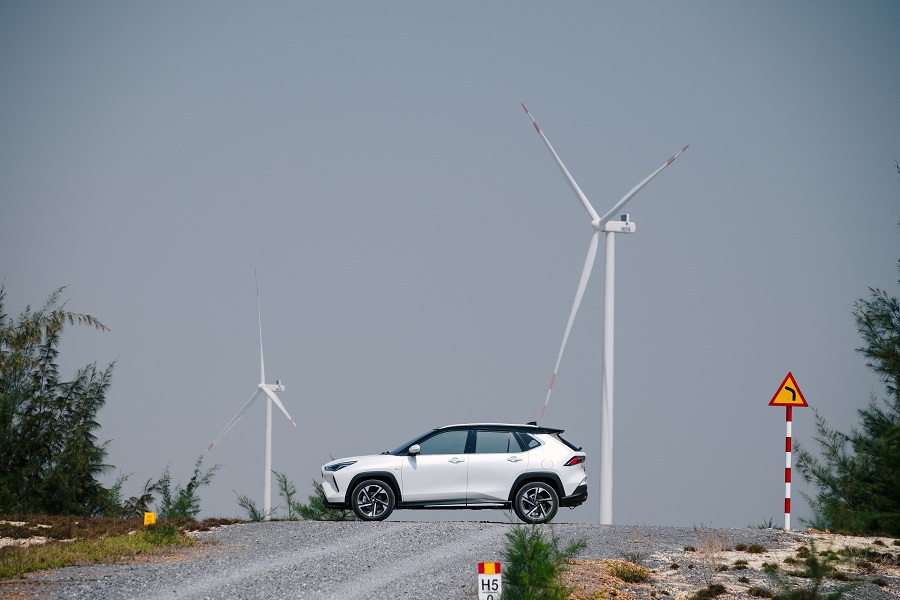 TFSVN cũng hỗ trợ l&atilde;i suất vay chỉ từ 6,49%/năm trong 6 th&aacute;ng đầu cho kh&aacute;ch h&agrave;ng mua Vios, Hilux hay tất cả c&aacute;c mẫu xe Hybrid của Toyota