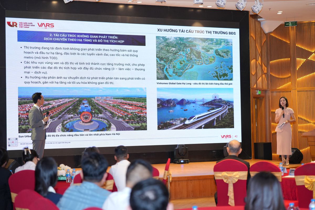 B&agrave; Phạm Thị Miền, Ph&oacute; Viện trưởng Viện nghi&ecirc;n cứu đ&aacute;nh gi&aacute; thị trường bất động sản Việt Nam v&agrave; &Ocirc;ng L&ecirc; Đ&igrave;nh Chung, Tổng gi&aacute;m đốc SGO Homes, Ph&oacute; Chủ tịch Hội đồng nghi&ecirc;n cứu đ&aacute;nh gi&aacute; thị trường bất động sản Việt Nam.