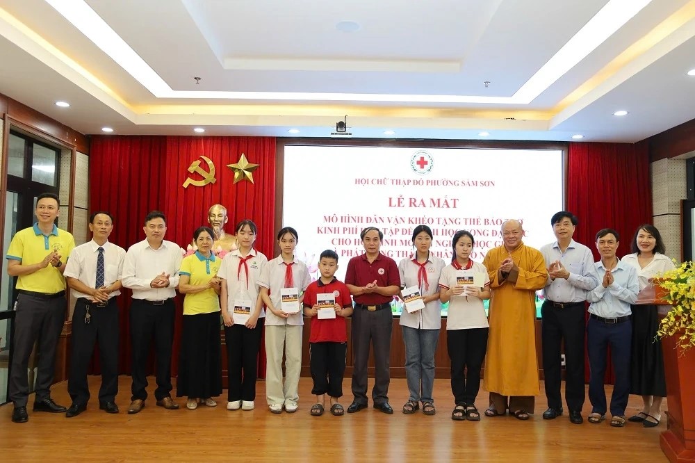 Thanh Hóa: Ra mắt mô hình “Dân vận khéo” tặng thẻ bảo trợ học sinh có hoàn cảnh khó khăn