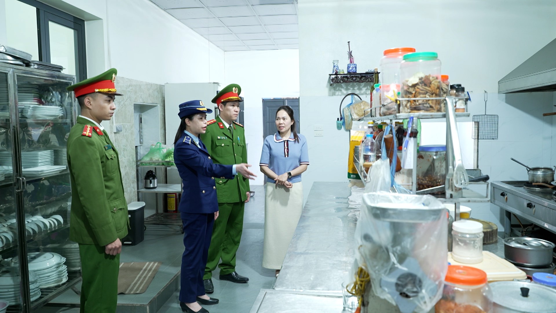 Công an  Lạng Sơn: Siết chặt an toàn thực phẩm, bảo vệ sức khỏe Nhân dân