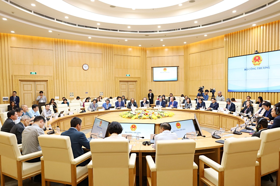 Quang cảnh buổi l&agrave;m việc giữa Bộ C&ocirc;ng Thương v&agrave; đo&agrave;n doanh nghiệp Hội đồng Kinh doanh Hoa Kỳ - ASEAN