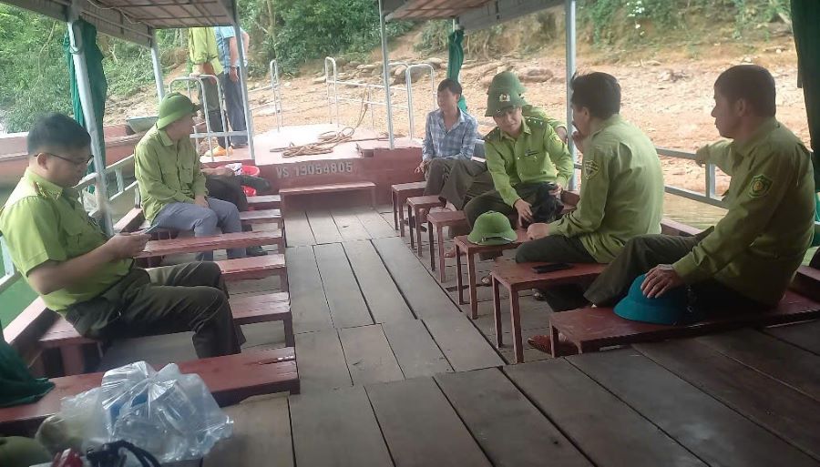 Ban Quản l&yacute; Khu bảo tồn thi&ecirc;n nhi&ecirc;n Kẻ Gỗ phối hợp c&aacute;c lực lực lượng chức năng tăng cường tuần tra, kiểm so&aacute;t người d&acirc;n v&agrave;o rừng