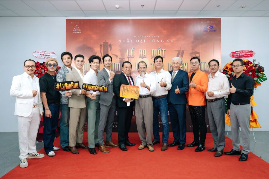 D&agrave;n &ldquo;tướng lĩnh&rdquo; tham gia &ldquo;T&acirc;y Sơn Thất Hổ Tướng&rdquo;. Thứ 2 từ tr&aacute;i qua: Do&atilde;n Quốc Đam, Hiếu Nguyễn, Nguyễn Quốc Trường Thịnh, Phan Bảo, Ng&ocirc; Th&agrave;nh T&aacute;