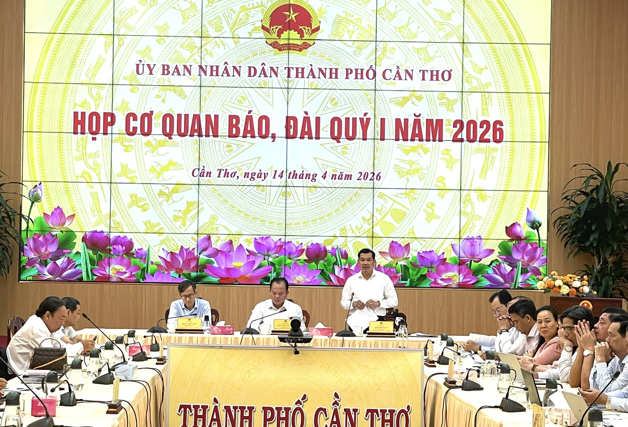 &Ocirc;ng L&ecirc; Minh Tuấn, Ph&oacute; Gi&aacute;m đốc Sở Văn h&oacute;a, Thể thao v&agrave; Du lịch TP. Cần Thơ th&ocirc;ng tin Lễ Giỗ Tổ H&ugrave;ng Vương v&agrave; Lễ hội B&aacute;nh d&acirc;n gian Nam bộ