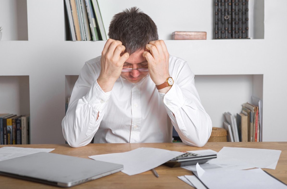 Căng thẳng k&eacute;o d&agrave;i l&agrave; nguy&ecirc;n nh&acirc;n g&acirc;y &ugrave; tai kiểu mạch đập