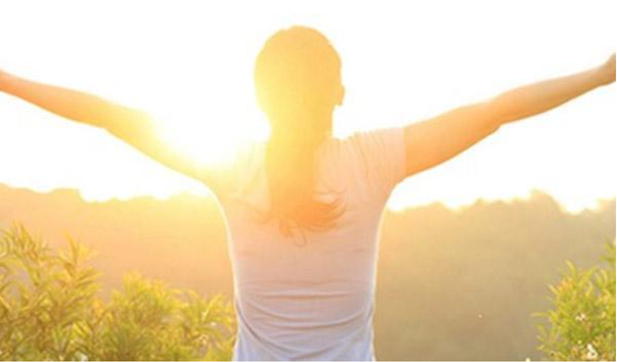 Tắm nắng hợp l&yacute; gi&uacute;p cải thiện vảy nến