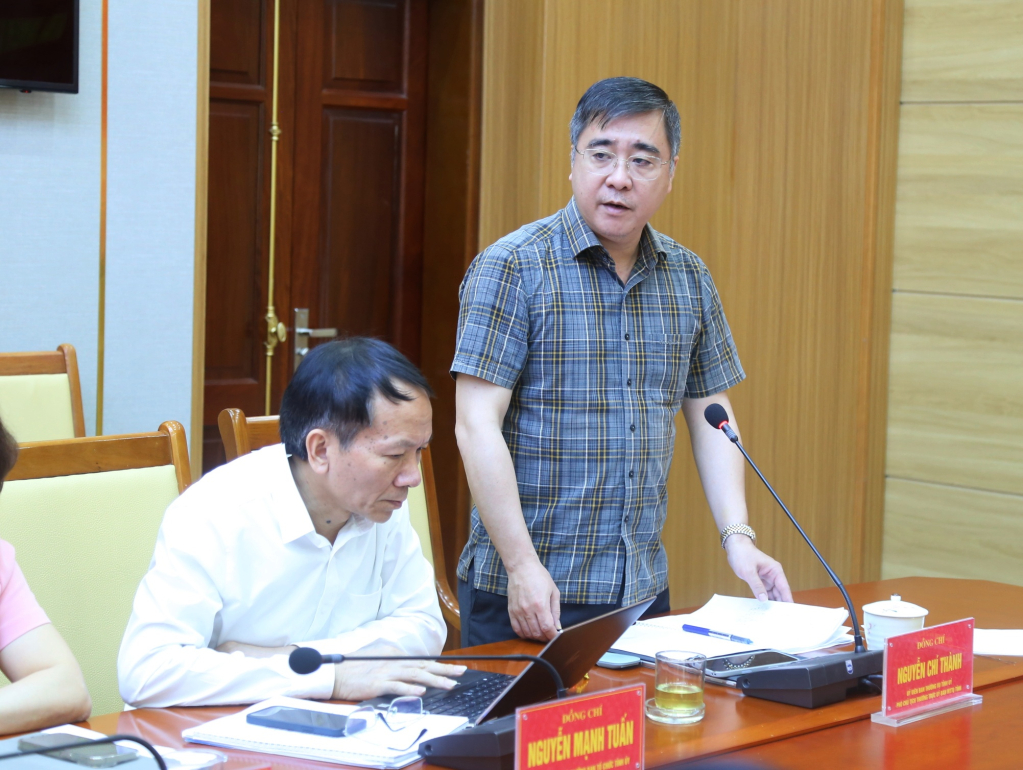 &Ocirc;ng Nguyễn Ch&iacute; Th&agrave;nh, Ph&oacute; Chủ tịch Thường trực Ủy ban MTTQ tỉnh Qu Ninhảng, ph&aacute;t biểu tại buổi l&agrave;m việc