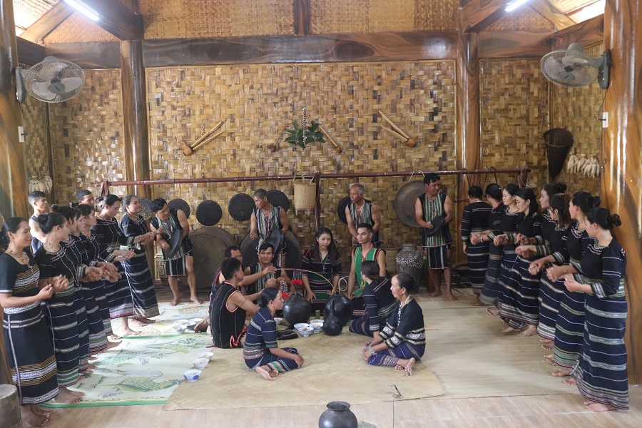 Tỉnh L&acirc;m Đồng hiện c&oacute; 49 d&acirc;n tộc anh em với nền văn h&oacute;a truyền thống đa dạng, đặc sắc