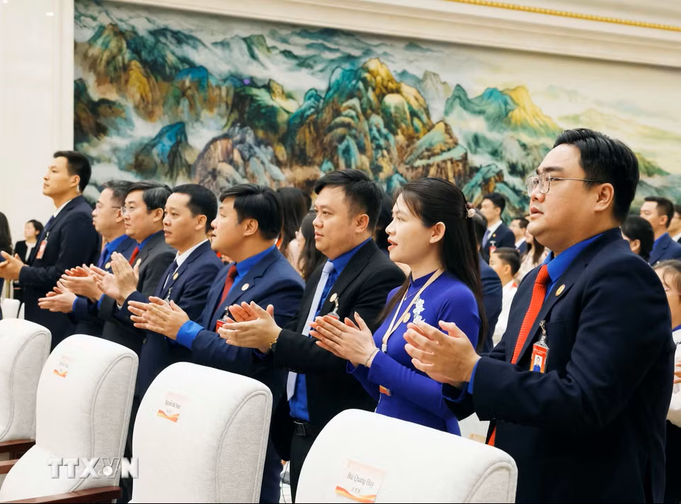 Đại biểu thanh ni&ecirc;n Việt Nam-Trung Quốc tham gia chương tr&igrave;nh &ldquo;H&agrave;nh tr&igrave;nh Đỏ nghi&ecirc;n cứu, học tập&rdquo; tại cuộc gặp gỡ với Tổng B&iacute; thư, Chủ tịch nước T&ocirc; L&acirc;m v&agrave; Tổng B&iacute; thư, Chủ tịch nước Trung Quốc Tập Cận B&igrave;nh