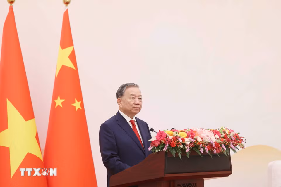 Tổng B&iacute; thư, Chủ tịch nước T&ocirc; L&acirc;m ph&aacute;t biểu tại buổi gặp gỡ thanh ni&ecirc;n hai nước tham gia chương tr&igrave;nh &ldquo;H&agrave;nh tr&igrave;nh Đỏ nghi&ecirc;n cứu, học tập.&rdquo;