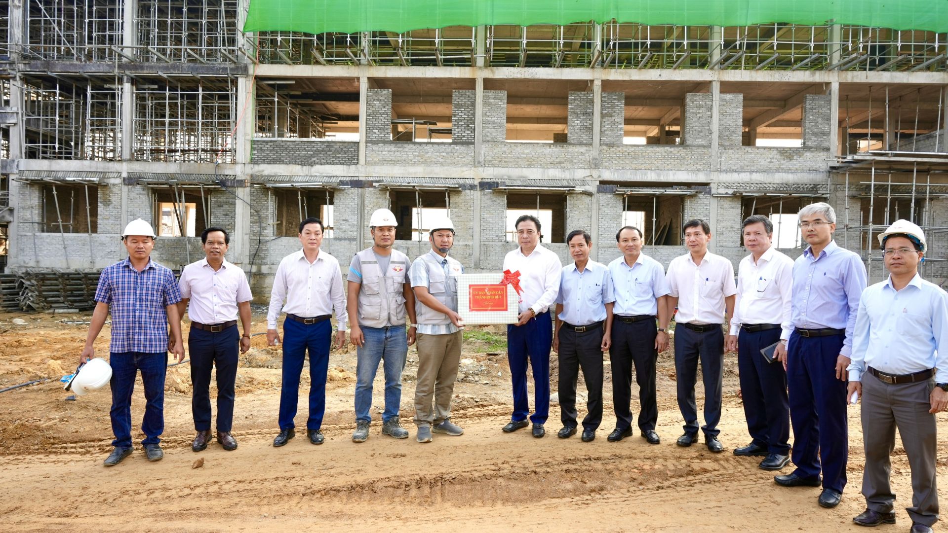 Chủ tịch TP. Huế phê bình tiến độ xây dựng một số công trình Trường liên cấp ở xã vùng cao A Lưới còn chậm