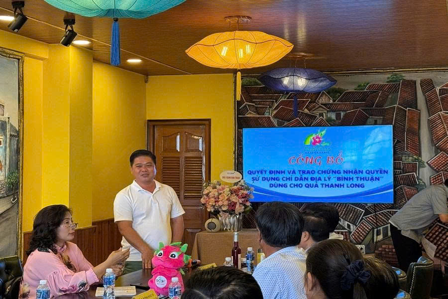 &Ocirc;ng Huỳnh Cảnh &ndash; Chủ tịch Hiệp hội Thanh long B&igrave;nh Thuận ph&aacute;t biểu tại buổi lễ