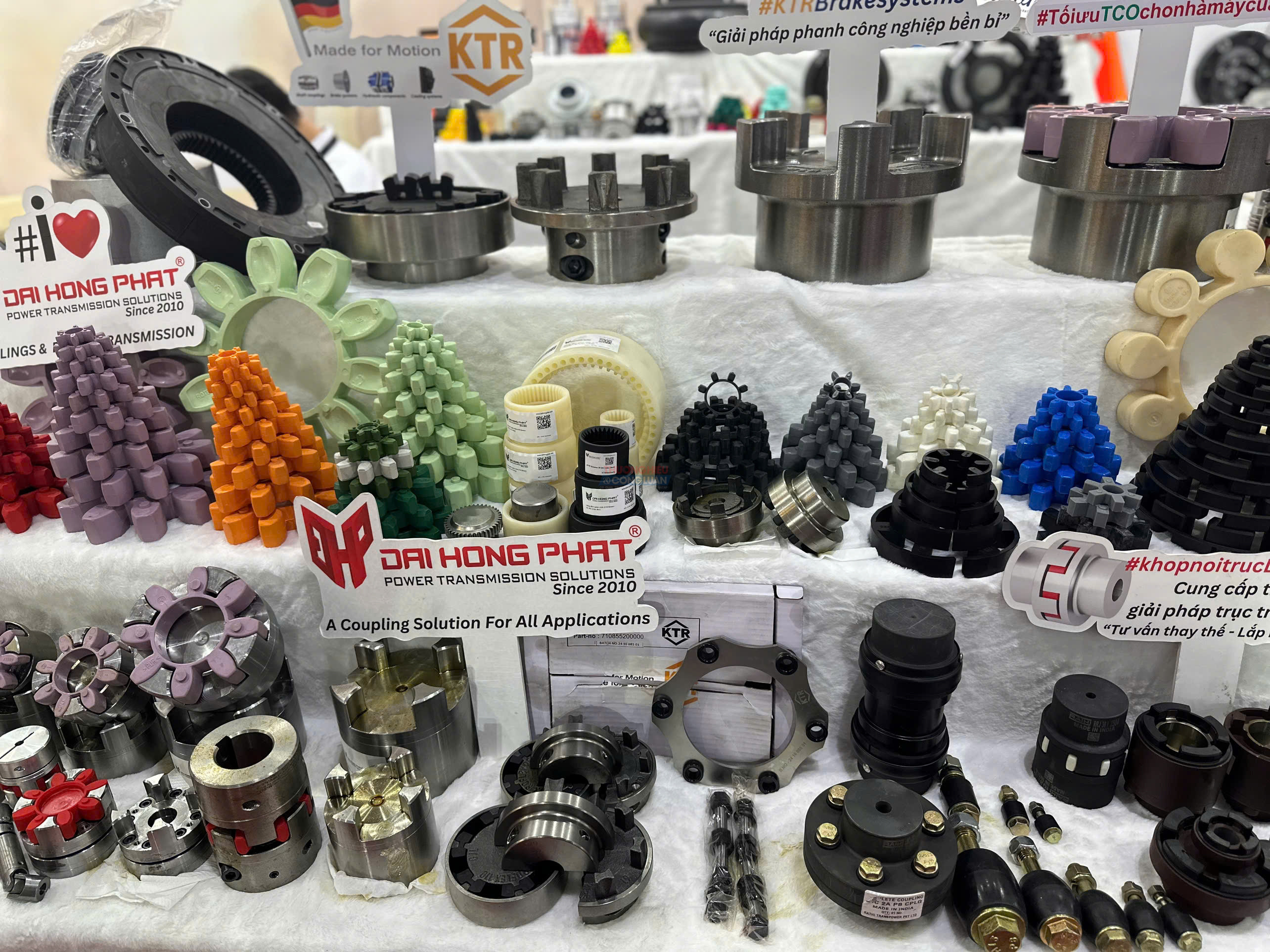 Gian h&agrave;ng tại Triển l&atilde;m ng&agrave;y 15/4/2026.