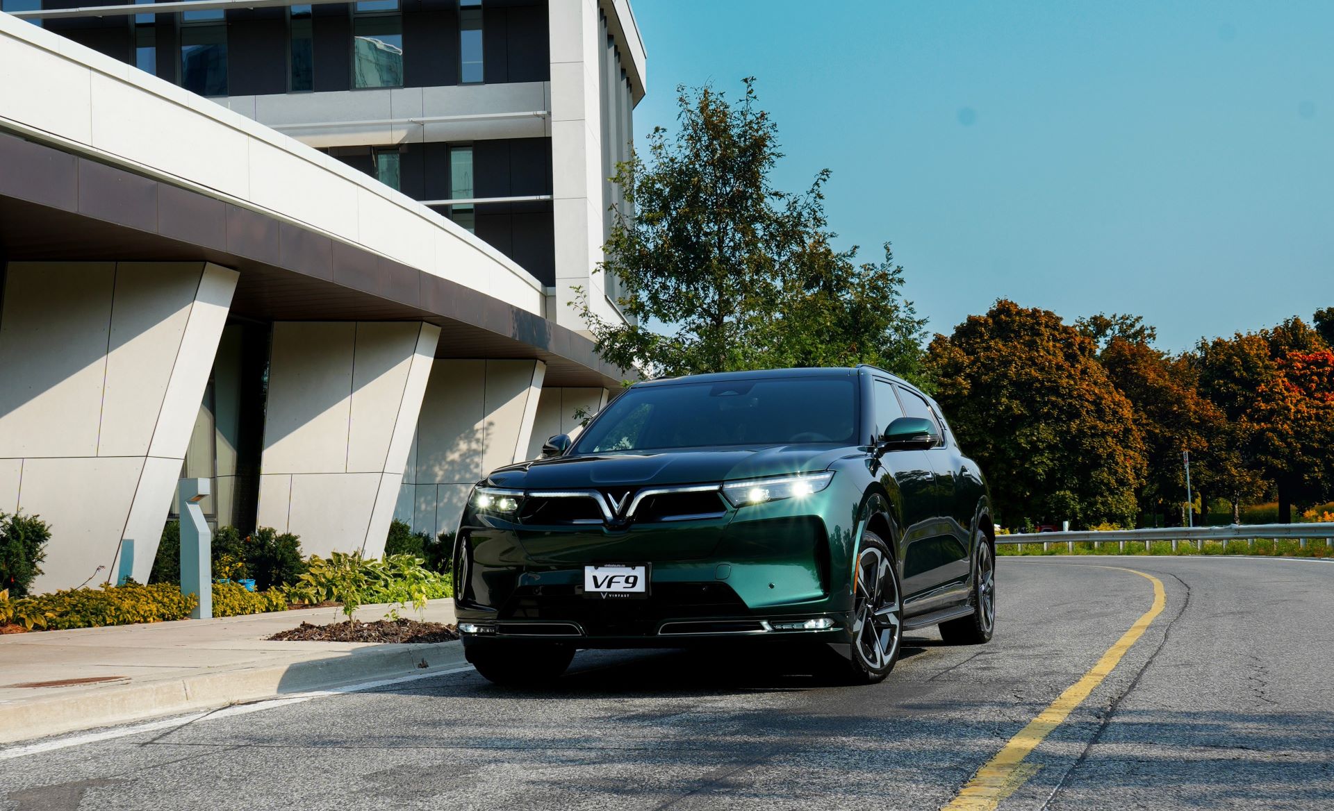 Từ tình huống khẩn cấp trên cao tốc, chủ xe thêm tin lựa chọn VinFast VF 9 là đúng