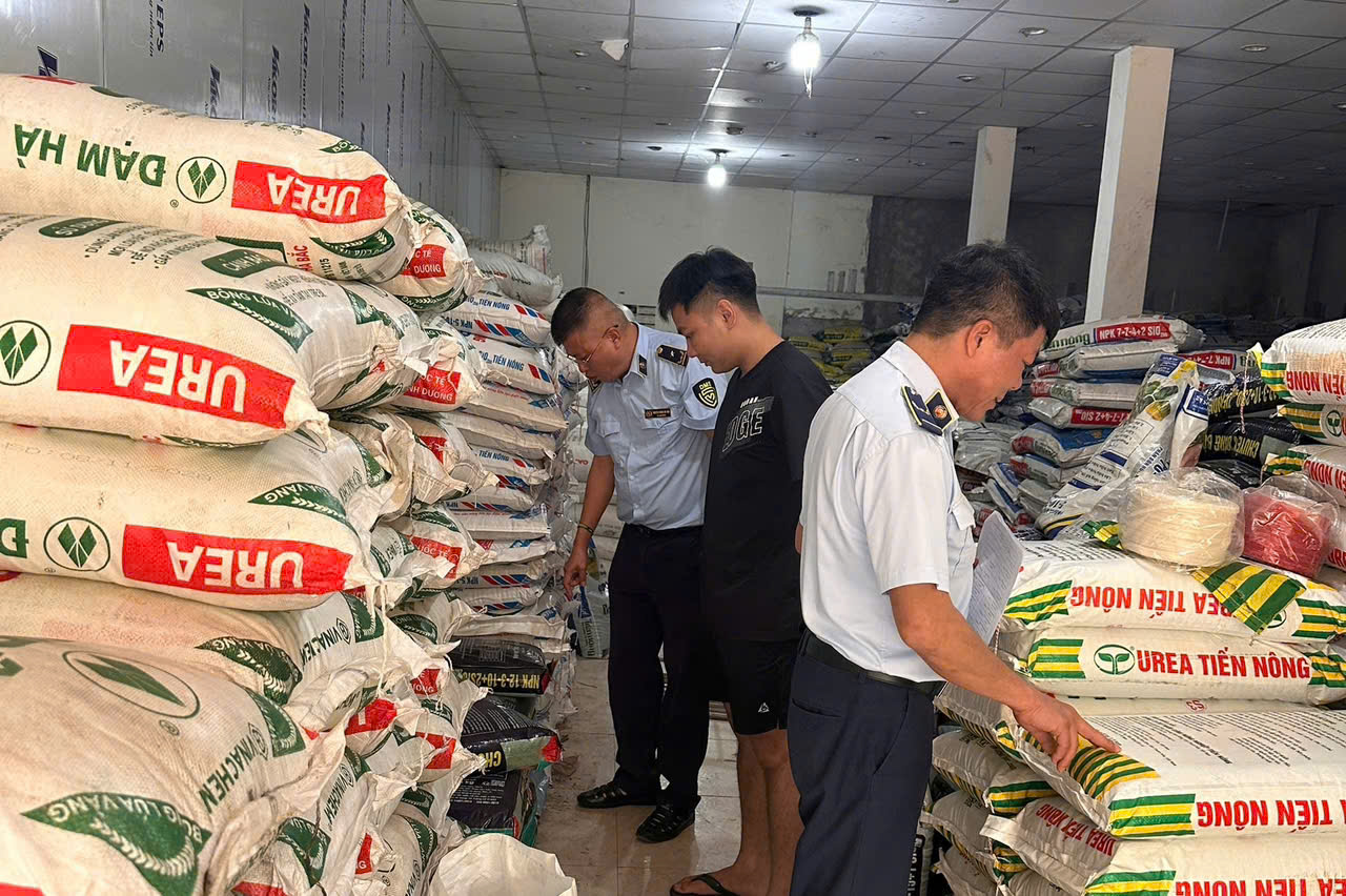 Quản lý thị trường tỉnh Sơn La tăng cường kiểm tra, xử lý vi phạm kinh doanh vật tư nông nghiệp