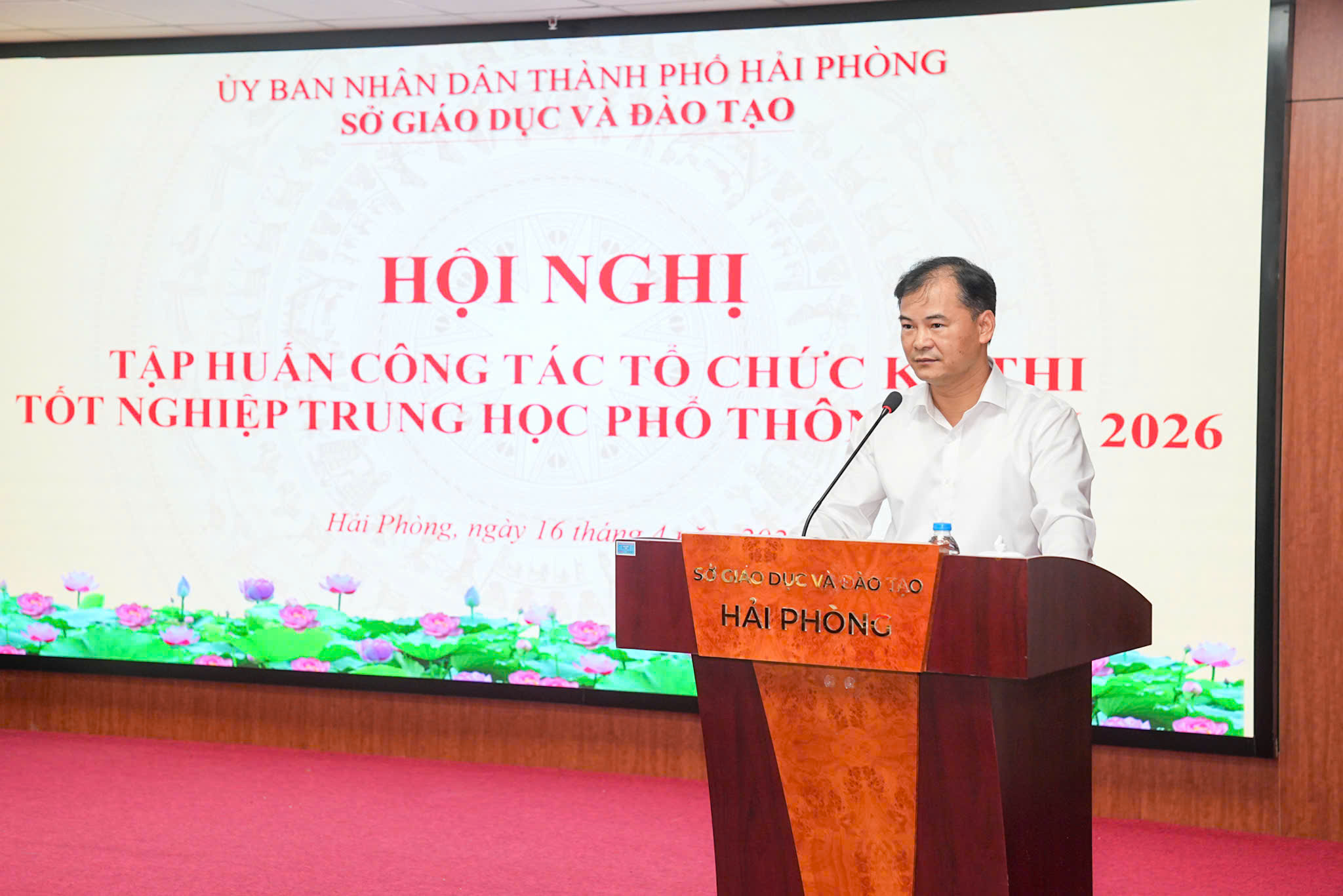 Đồng chí Phạm Hồng Quân, Phó Giám đốc Sở Giáo dục và Đào tạo phát biểu.