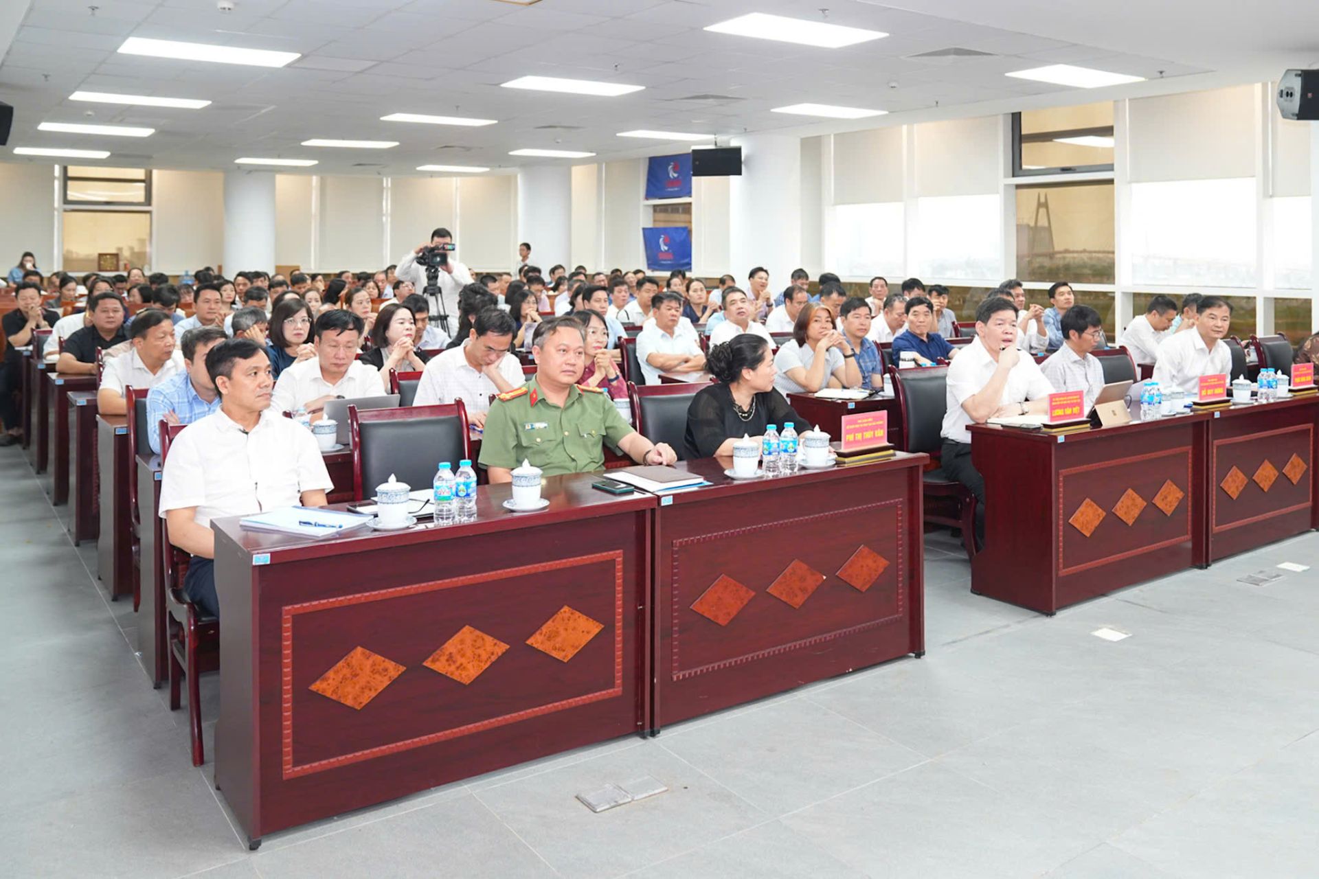 Đại biểu tham dự Hội nghị.