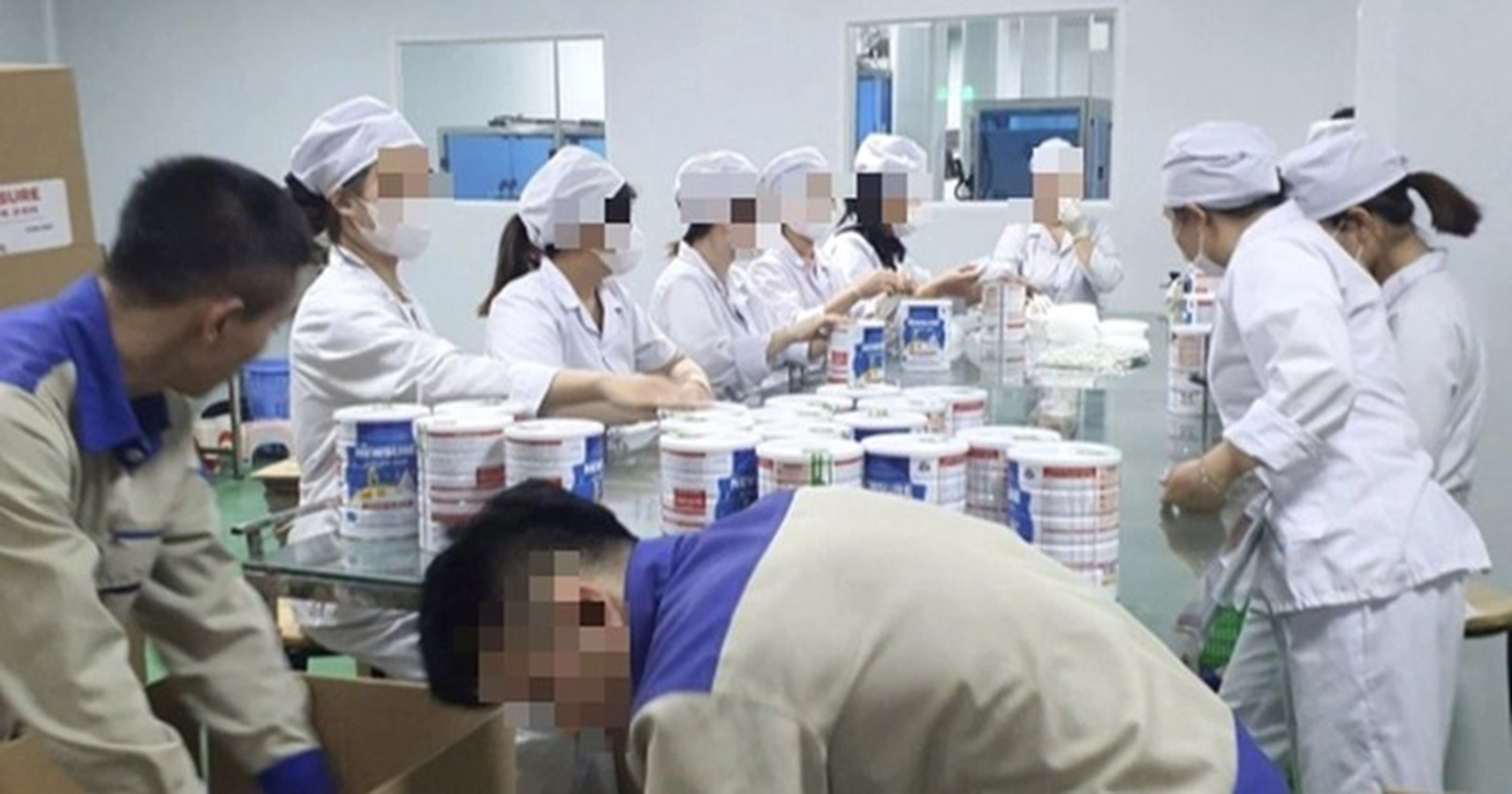 Phanh phui đường dây sản xuất hơn 400 loại sữa giả cho bà bầu và trẻ nhỏ